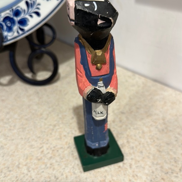 Midwest Carved wooden cow with Milk bottle rustic farmhouse decor - Picture 2 of 9